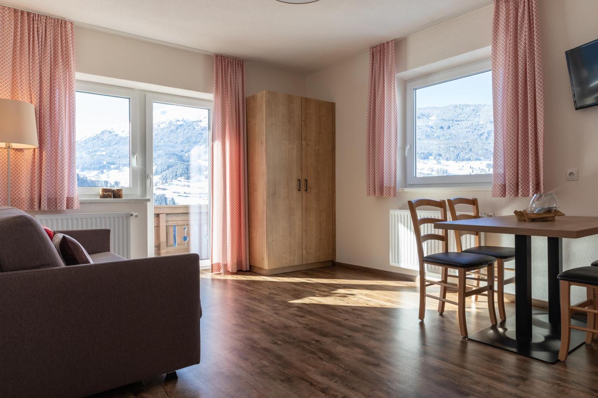 Pitztal Living Aparthotel Jerzens Exterior photo